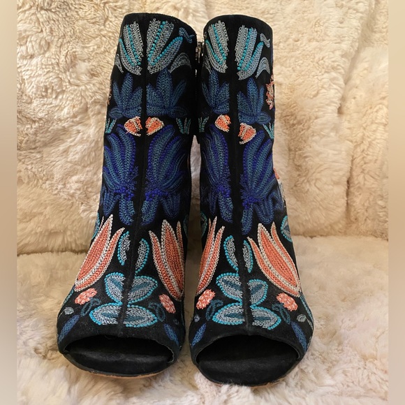 Rebecca Minkoff “Billie” Embroidered Open Toe Suede Booties Size 7.5 - Picture 6 of 14